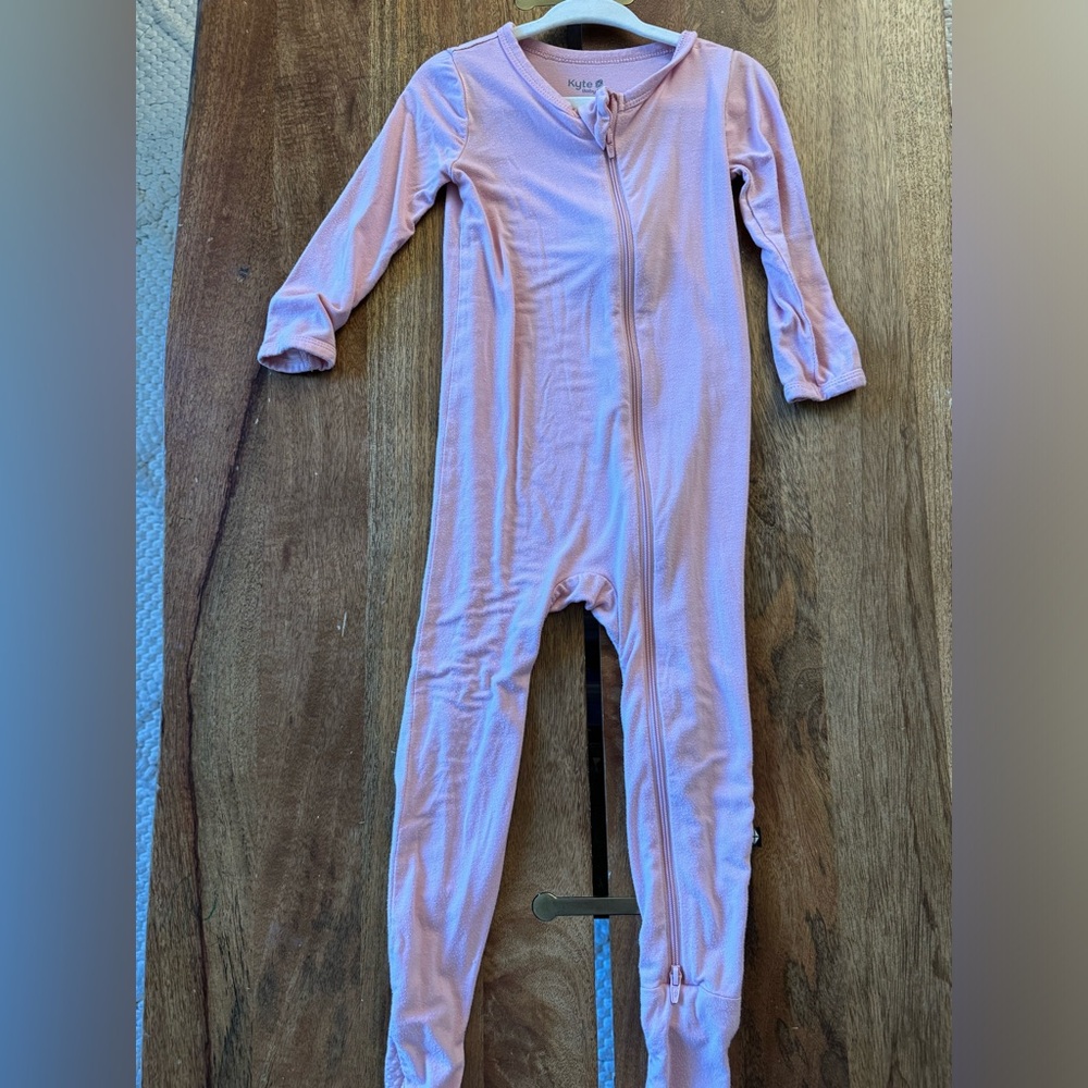 Kyte baby Zippered Footie in Crepe